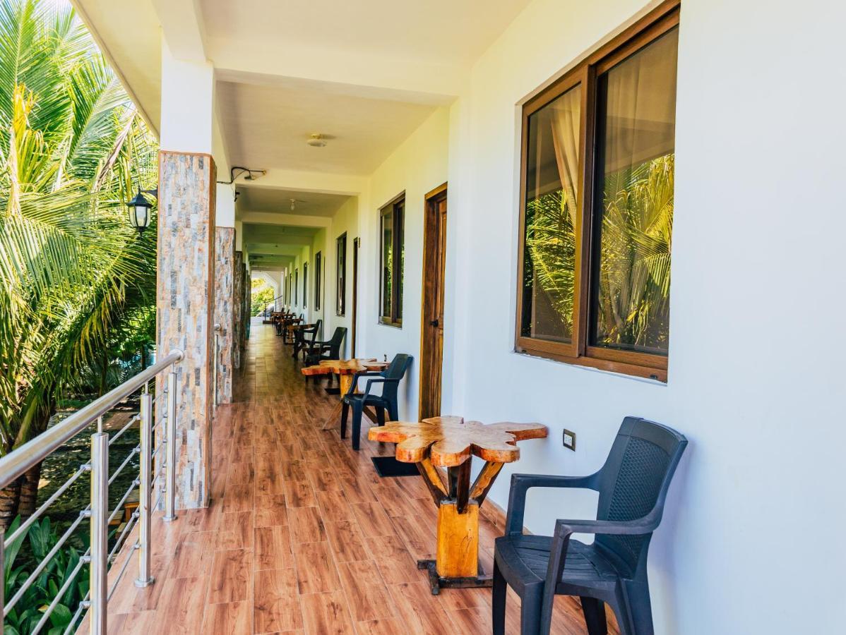 Champerico Hotel Y Restaurante 7 Mares מראה חיצוני תמונה